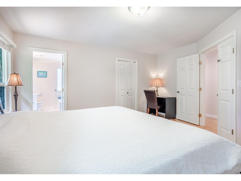 250707161859_surrey main bed room 2.jpg